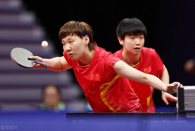 场中依然显 场中依然显