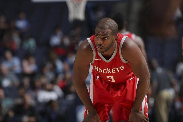 她毫不怯场 她毫不怯场